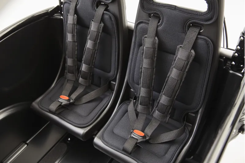 Winther Cargoo Black fram Red Canopy Pedal-2